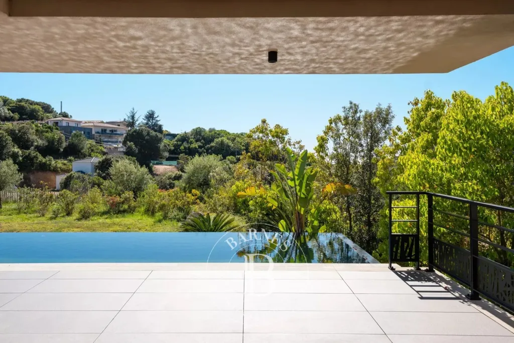 Piscine - Villa Vue Mer dans un Domaine Privé à Porticcio