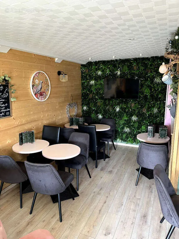 Pièces - Salon de Thé avec Licence IV en Zone Touristique