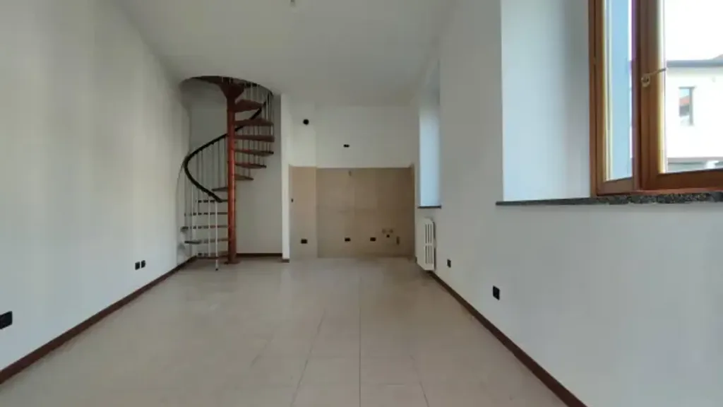 Séjour - Rented Duplex with Central Heating in Rho