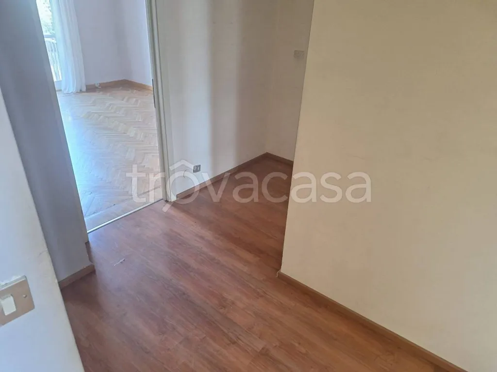 Rooms - Bright Trilocale with Balcony in Torino