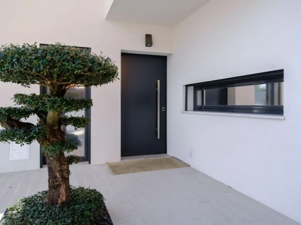 Esik - Luxury Detached House with Pool in Aroeira, Almada