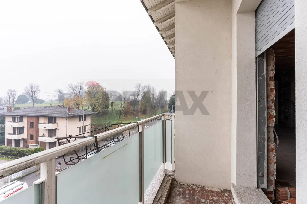 Rõdu - Spacious Apartment with Terrace in Inverigo