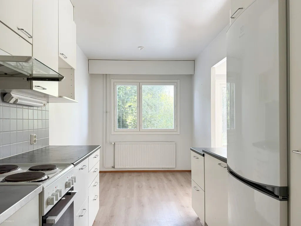Köök - Modernised Apartment with Private Garden in Vantaa