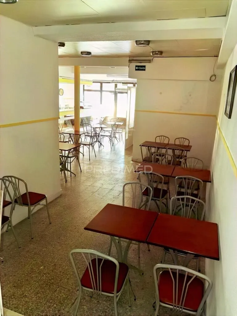 Pièces - Café with Terrace in Pernes