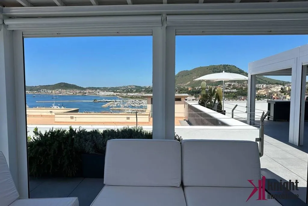 Terrasse - Luxury Apartment with Panoramic View in Pozzuoli