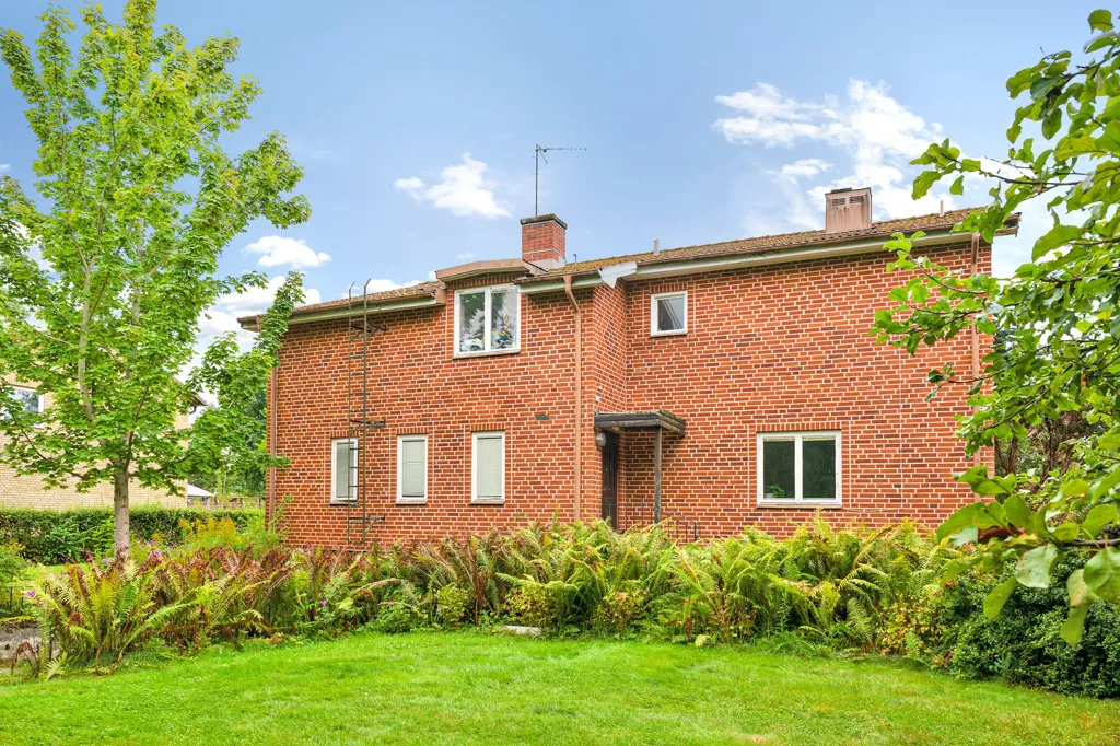 Jardin - Multi-Unit Property with Parking in Herrljunga