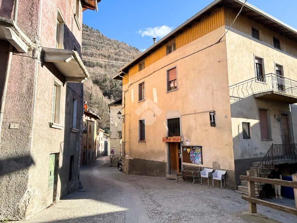 Välivaade - Quadrilocale with Balcony in Ceto's Historic Centre