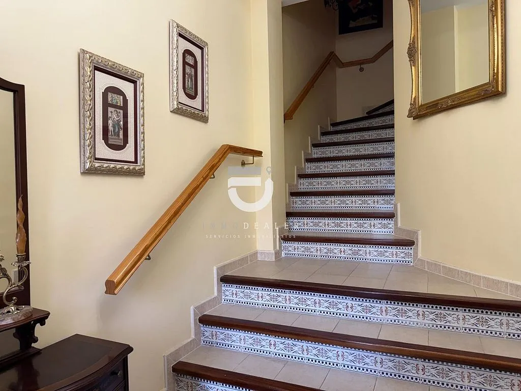 Toad - Terraced House with Private Garage in Daimus