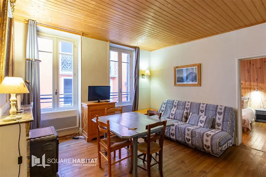 Living Room - Charming 2-Bedroom Apartment in Cauterets