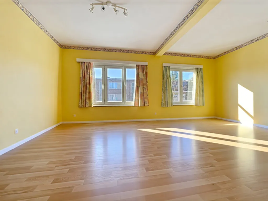 Elutuba - 1-Bedroom Apartment with Balcony in Uccle
