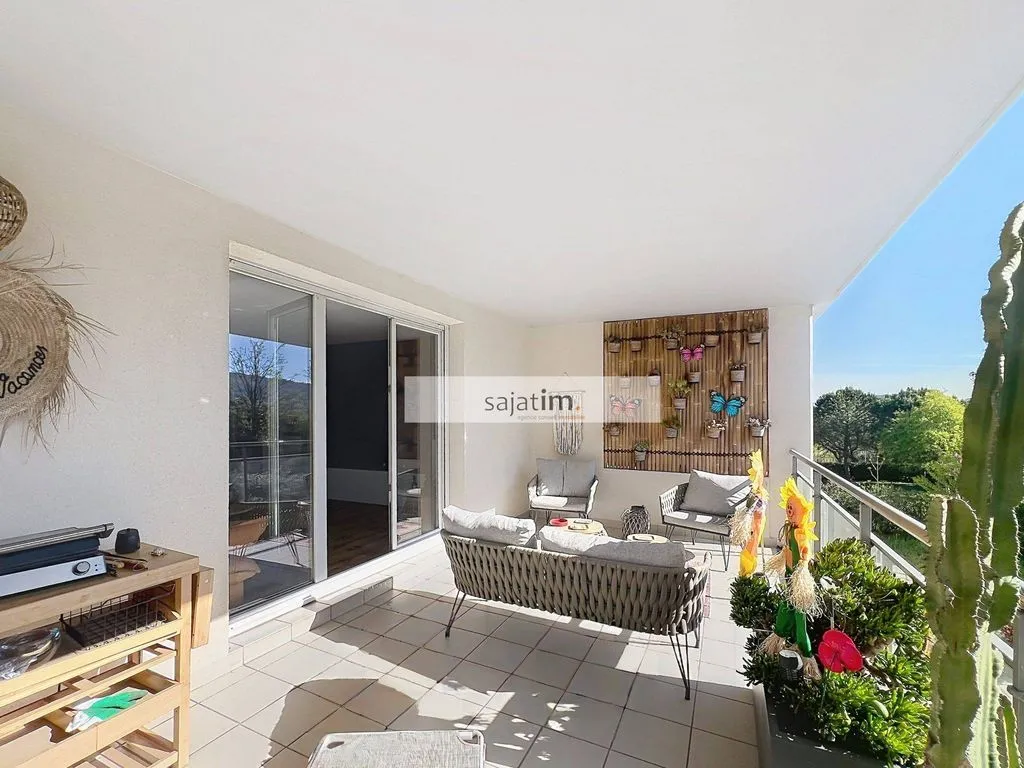 Terrass - Luxury T3 Apartment with Terrace in La Ciotat