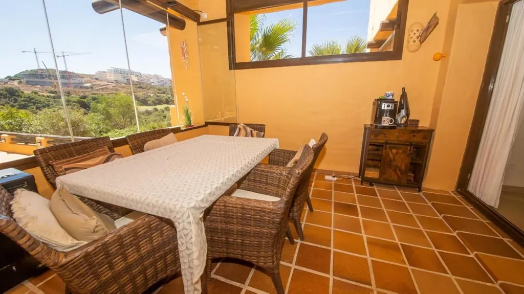 Terrasse - 3-Bed Apartment with Terrace in La Duquesa, Manilva