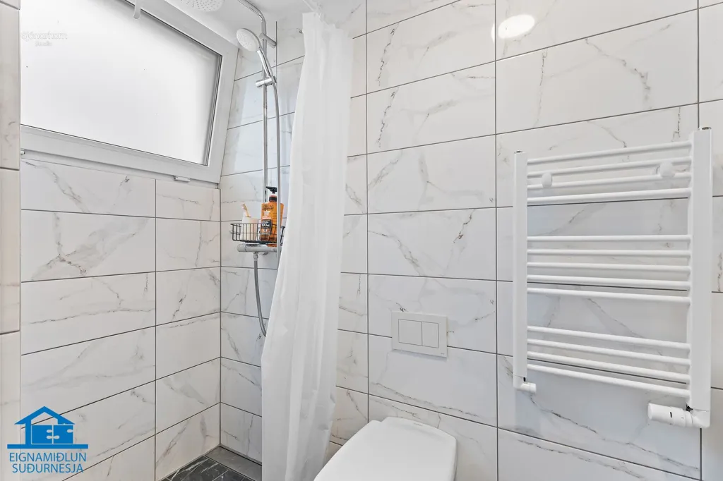 Bagni - Five-Bedroom Semi-Detached in Njarðvík