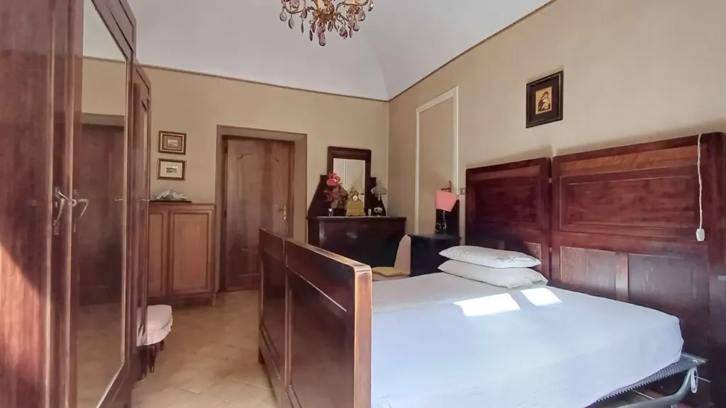 Chambres - 5-Bedroom Apartment with Balcony in Cirié