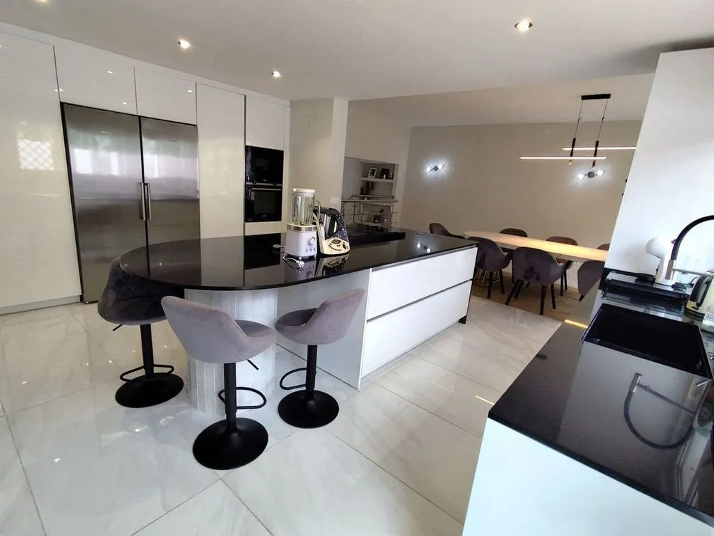Cuisine - Villa with Pool and Terrace in Sotogrande Costa