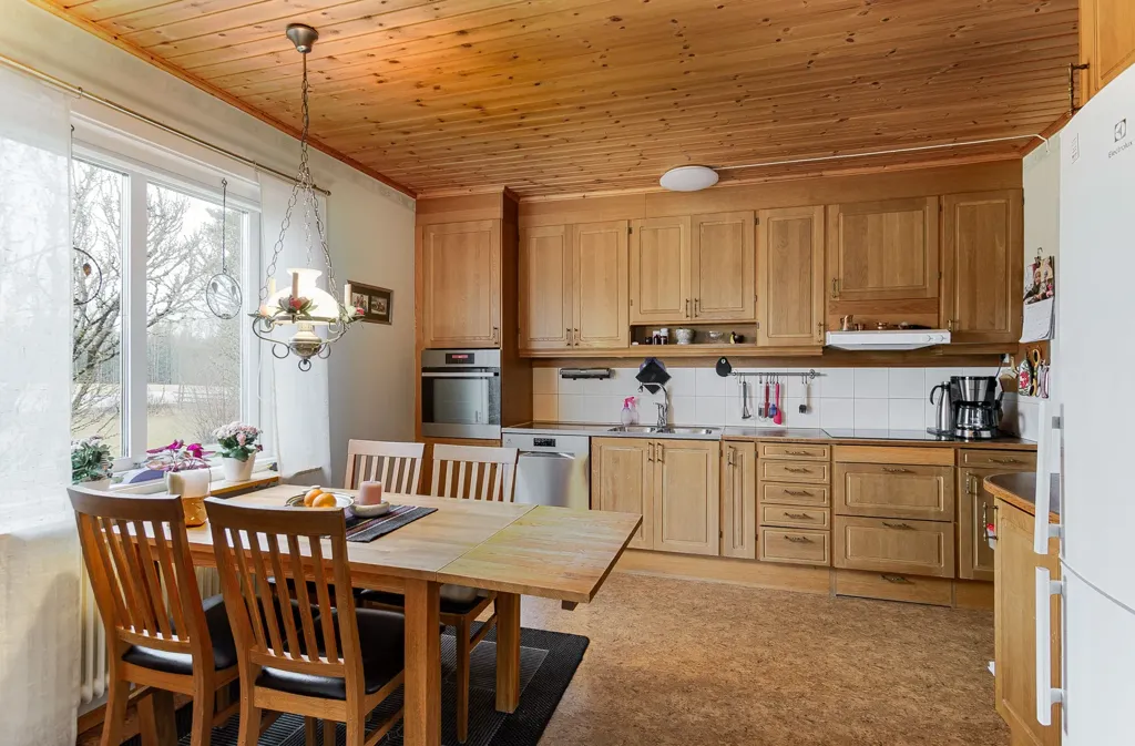 Söögituba - Well-Maintained Villa with Mountain View in Jönköping