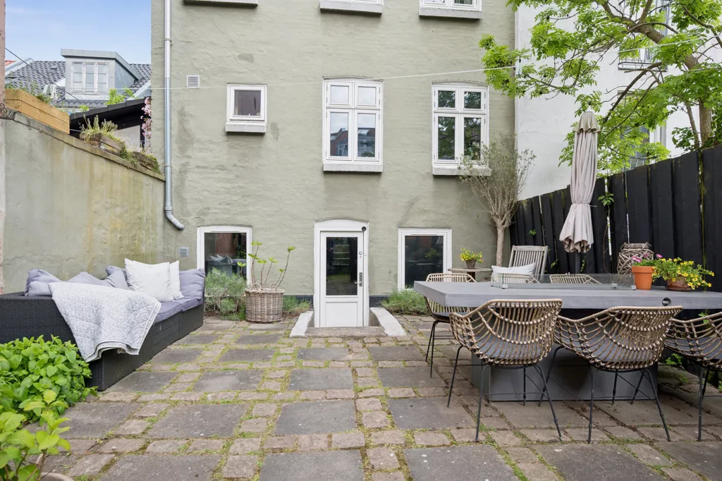 Jardin - Historic Terrace House with Garden in Aarhus C