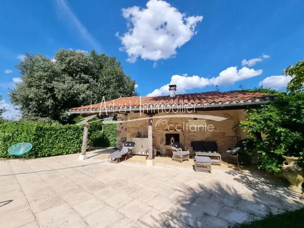 Terrasse - Hôtel de Charme avec Piscine au Cœur de Mercuès