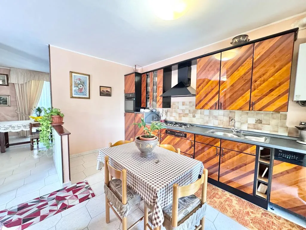 Köök - Corner Semi-Detached Villa with Garden in Casarile