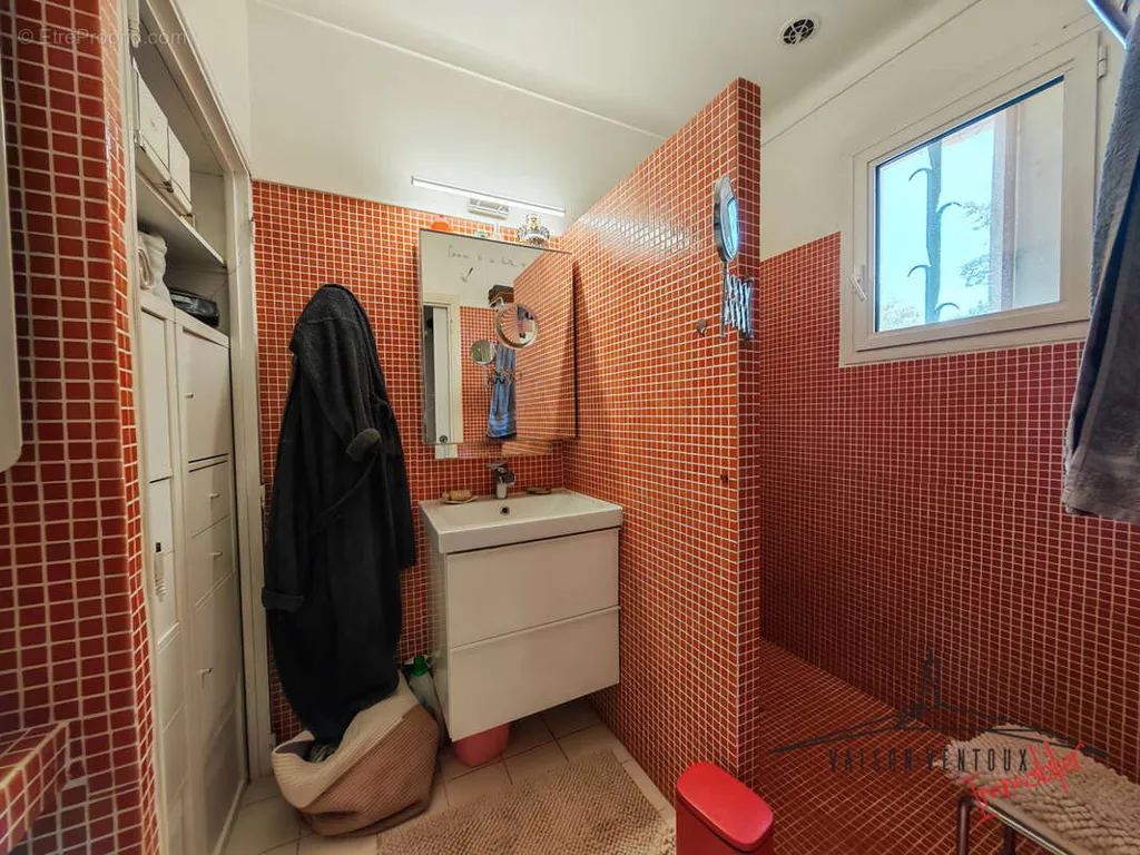 Salles de bain - Maison Luxueuse avec Piscine à Vaison-la-Romaine