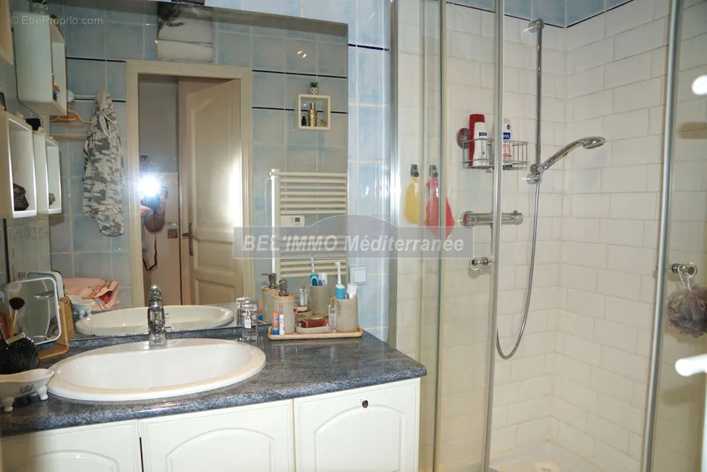 Vannitoad - Garden-Level Apartment with Parking in Cavalaire
