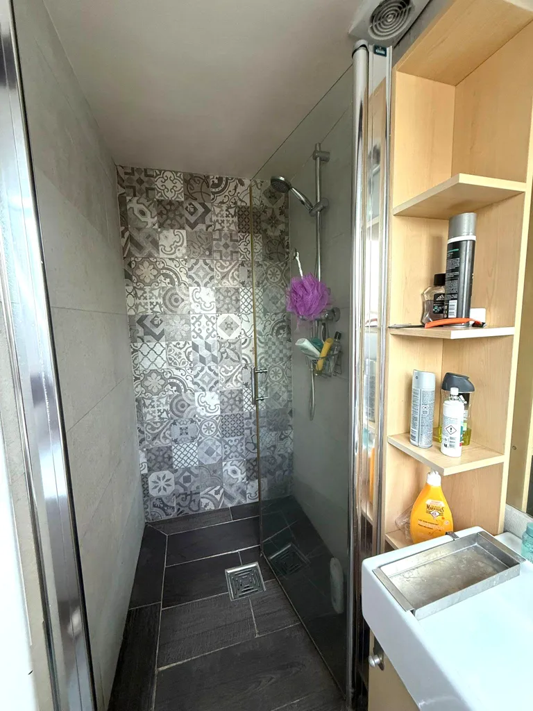 Salles de bain - Appartement Traversant avec Cheminée à Rouen