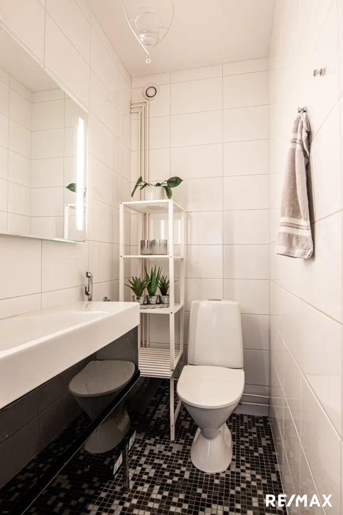 Salles de bain - Renovated Flat with Glazed Balcony in Nättinummi