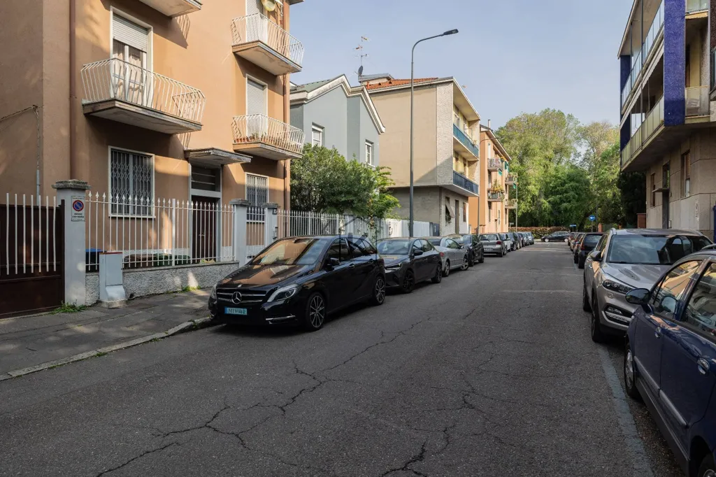 Exterior - Luxury Villa with Private Garden in Milan