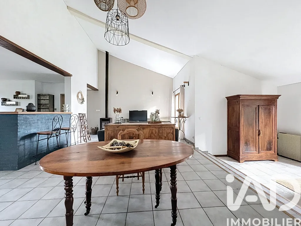 Salle à manger - Maison de Plain-Pied avec Jardin à Quarante