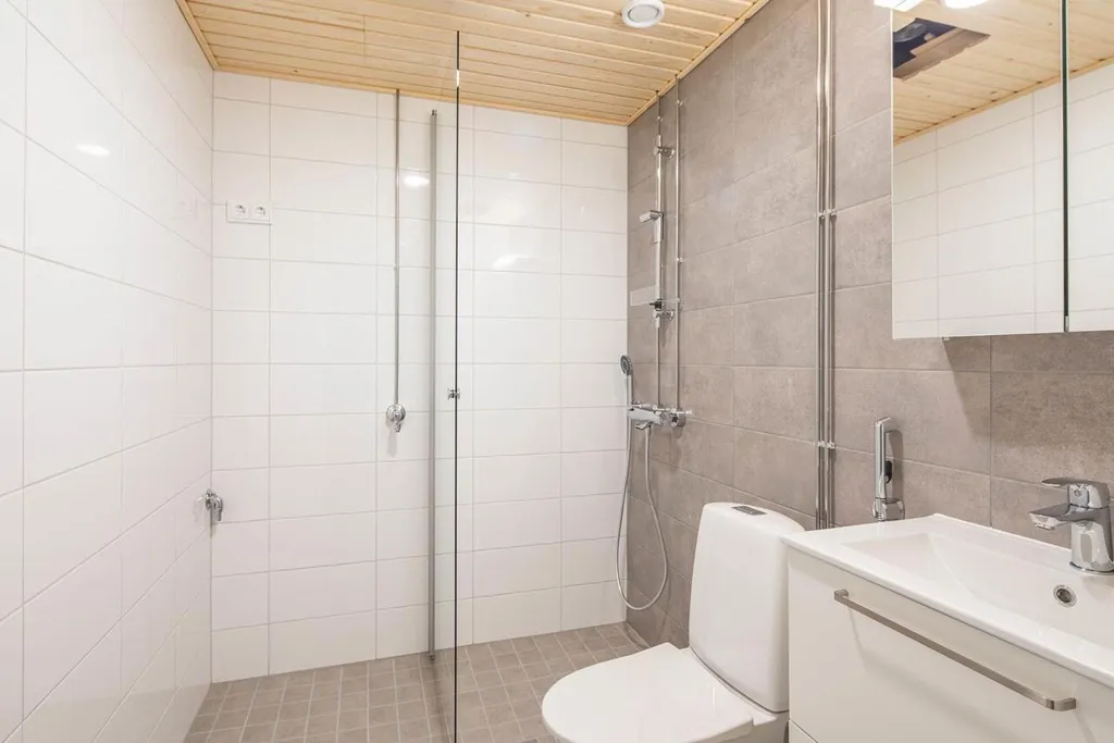 Vannitoad - Modern Studio with Balcony in Lamminrakka
