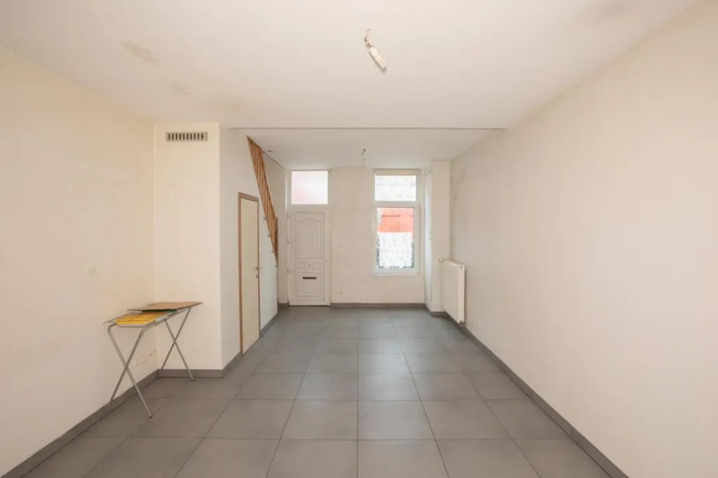 Entrée - Appartement de 2 Façades avec Visite Virtuelle à Proximité de la Gare
