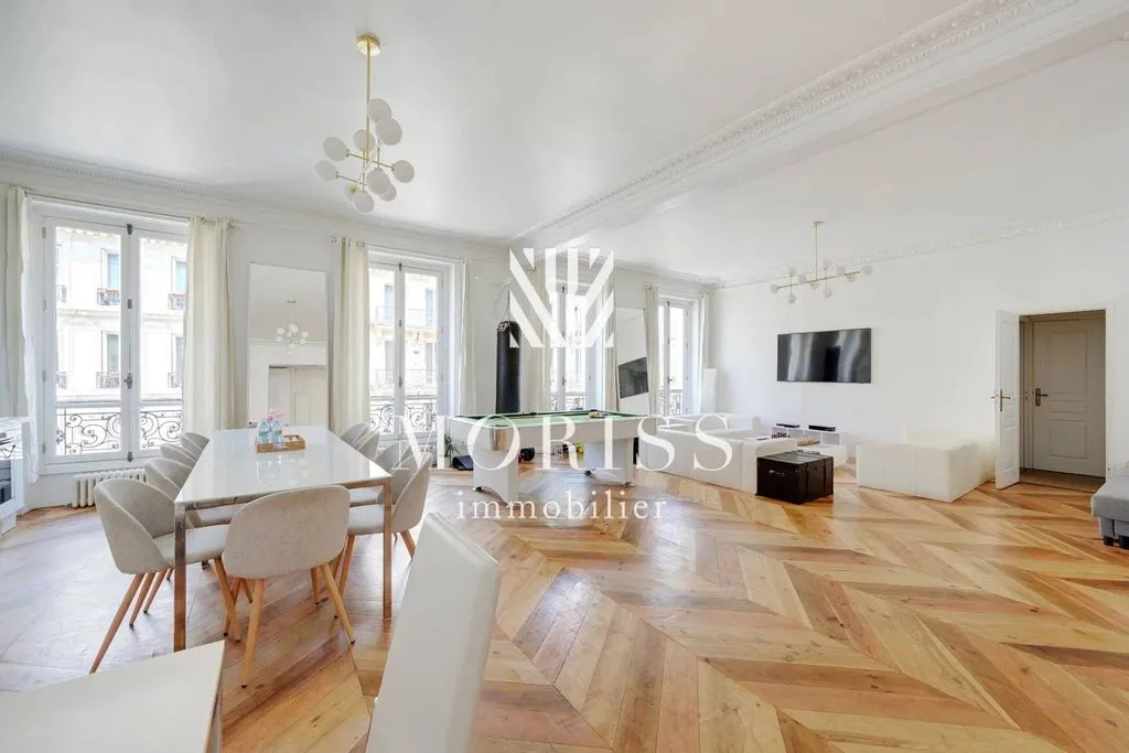 Elutuba - Haussmannian Apartment with Period Features in Paris