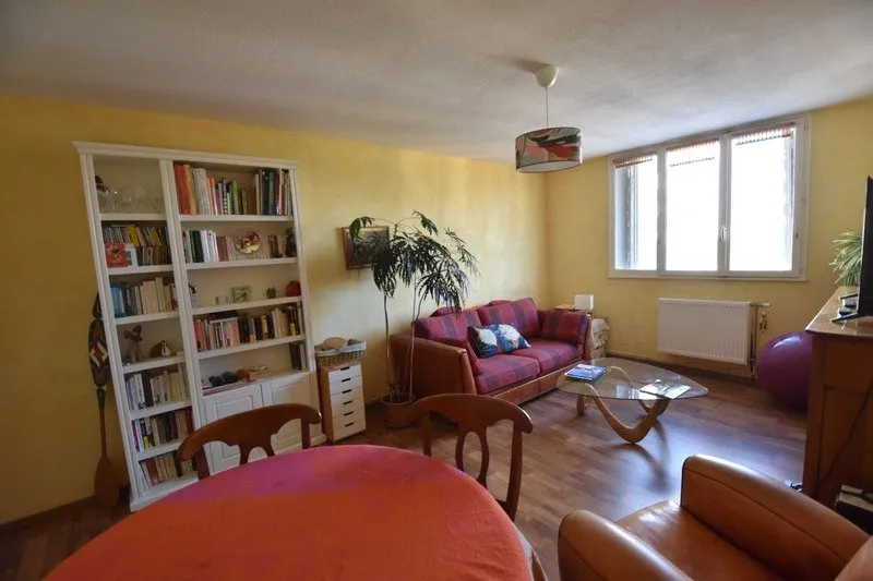 Soggiorno - 2-Bedroom Apartment with Balcony in Digoin