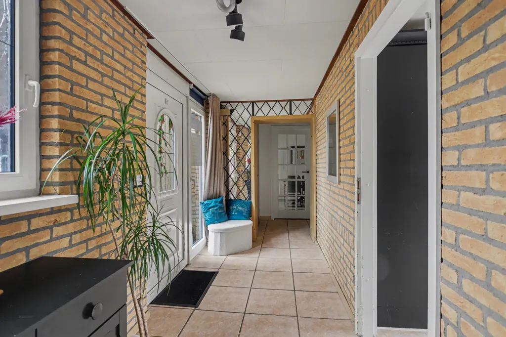 Hallway - Two-Storey House with Garden in Almelo