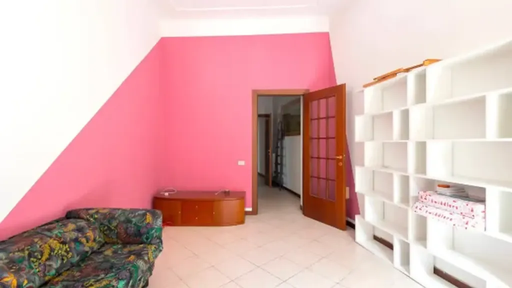 Living Room - Spacious Triplex in Historic Building, Milan