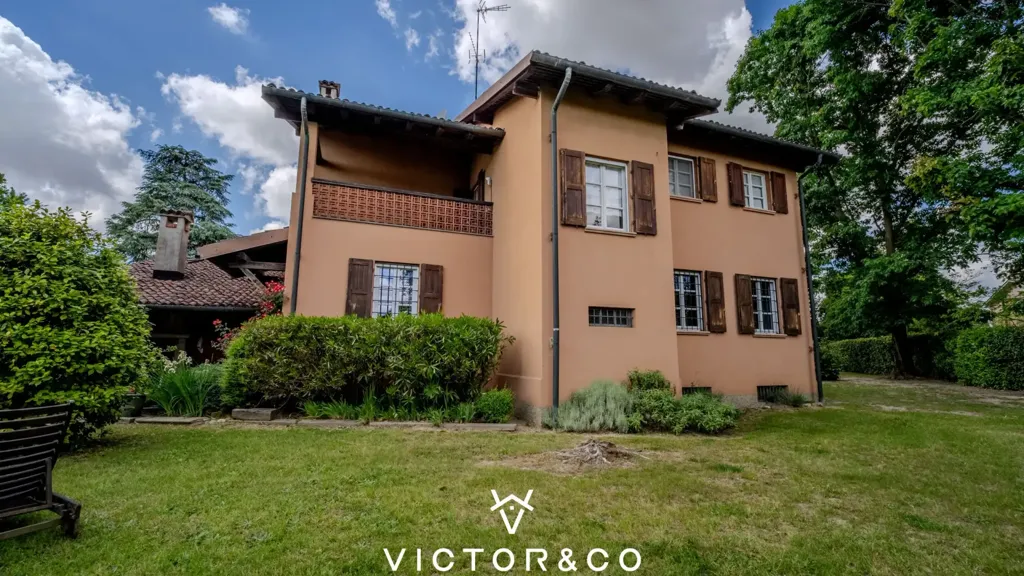 Exterior - Villa with Garden in Novara