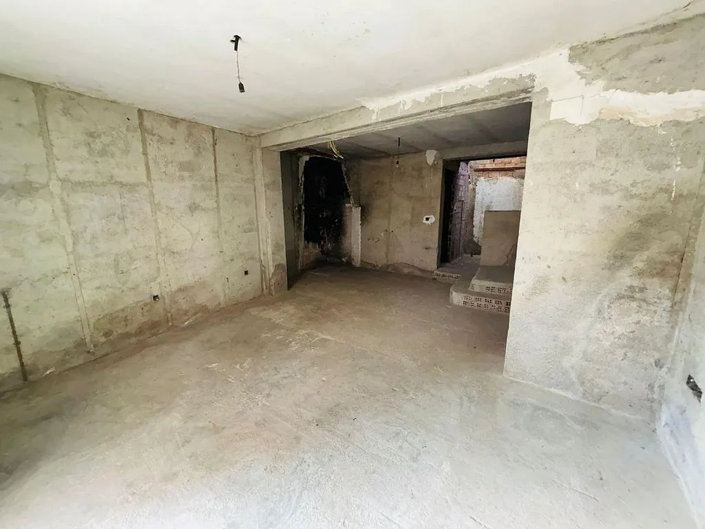 Pièces - Semi-detached House for Renovation in Calicasas