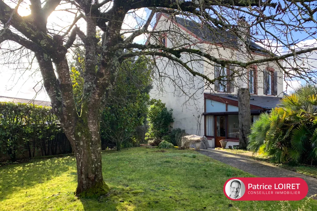 Aed - Master House with Garden near Town Centre