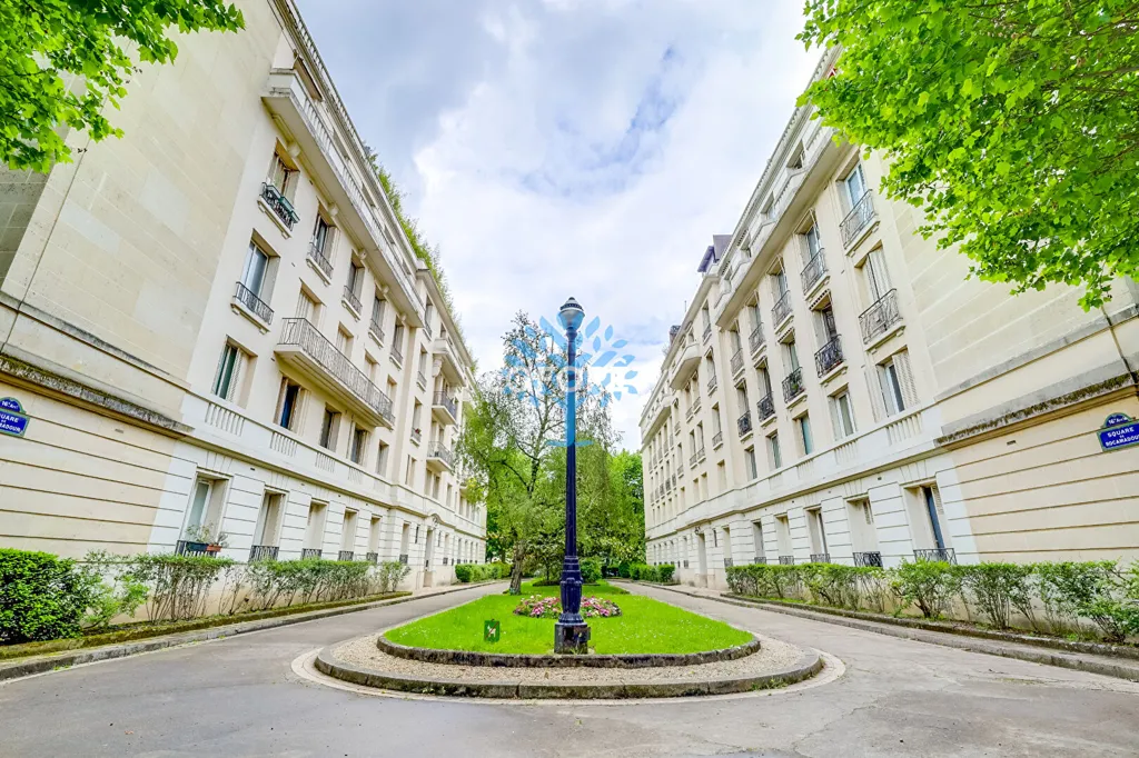 Välivaade - 2-Bedroom Parisian Flat with Balcony