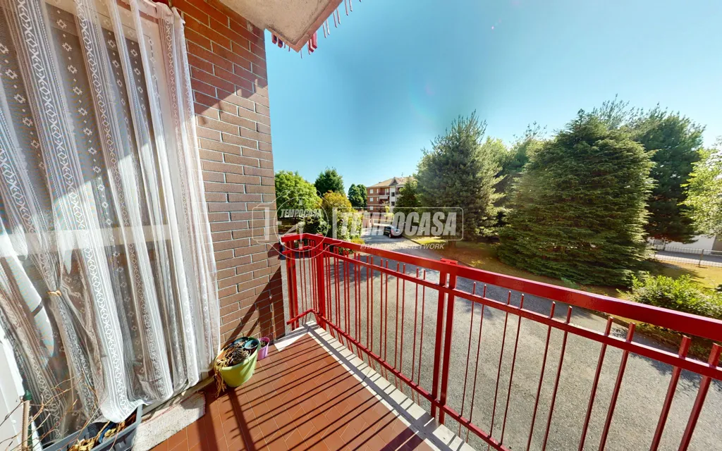 Balcony - Apartment with Garden in Rivarolo Canavese