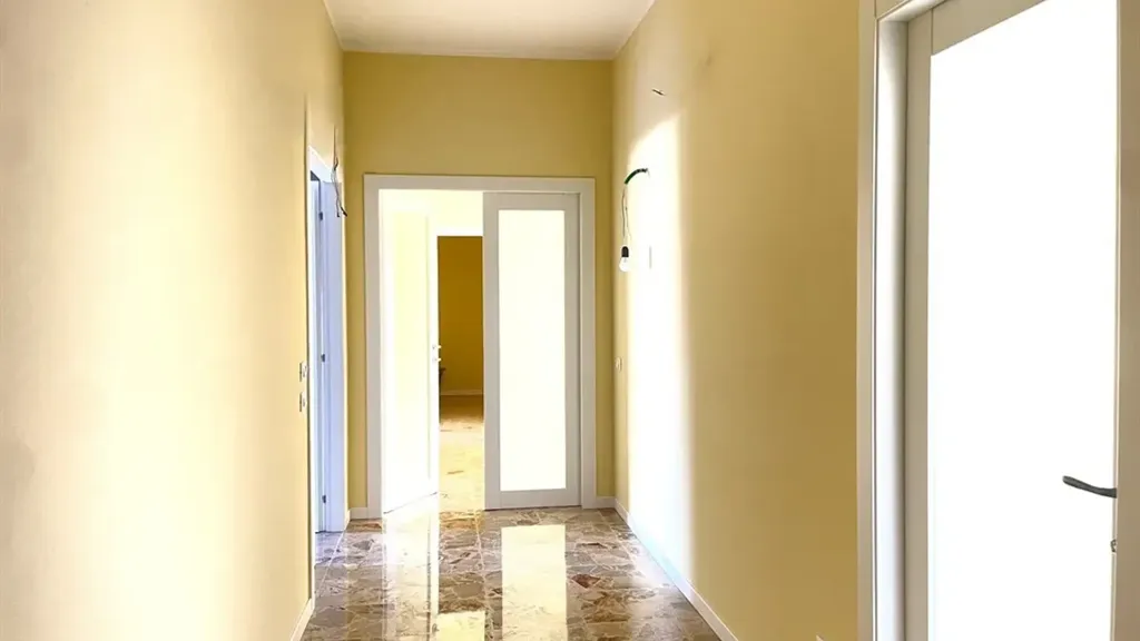 Entrée - Rearranged Apartment with Balcony in Curno