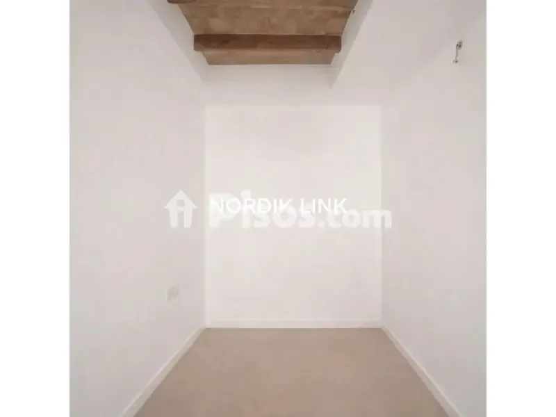Toad - Modernised Flat with Balcony in Raval