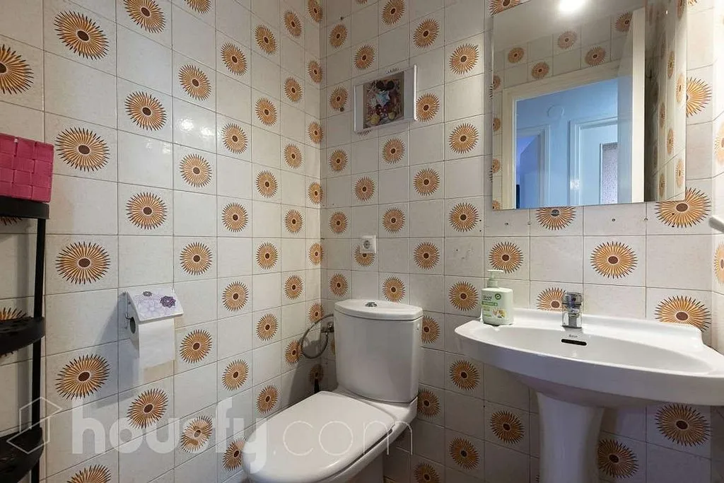 Bathrooms - Apartment with Balcony in Santa Bàrbara