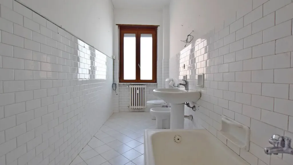 Salles de bain - Apartment with Balcony in Mondovì