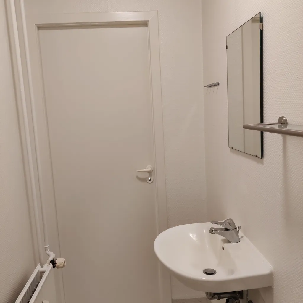 Salles de bain - One-Bedroom Apartment with Kitchen in Central Location