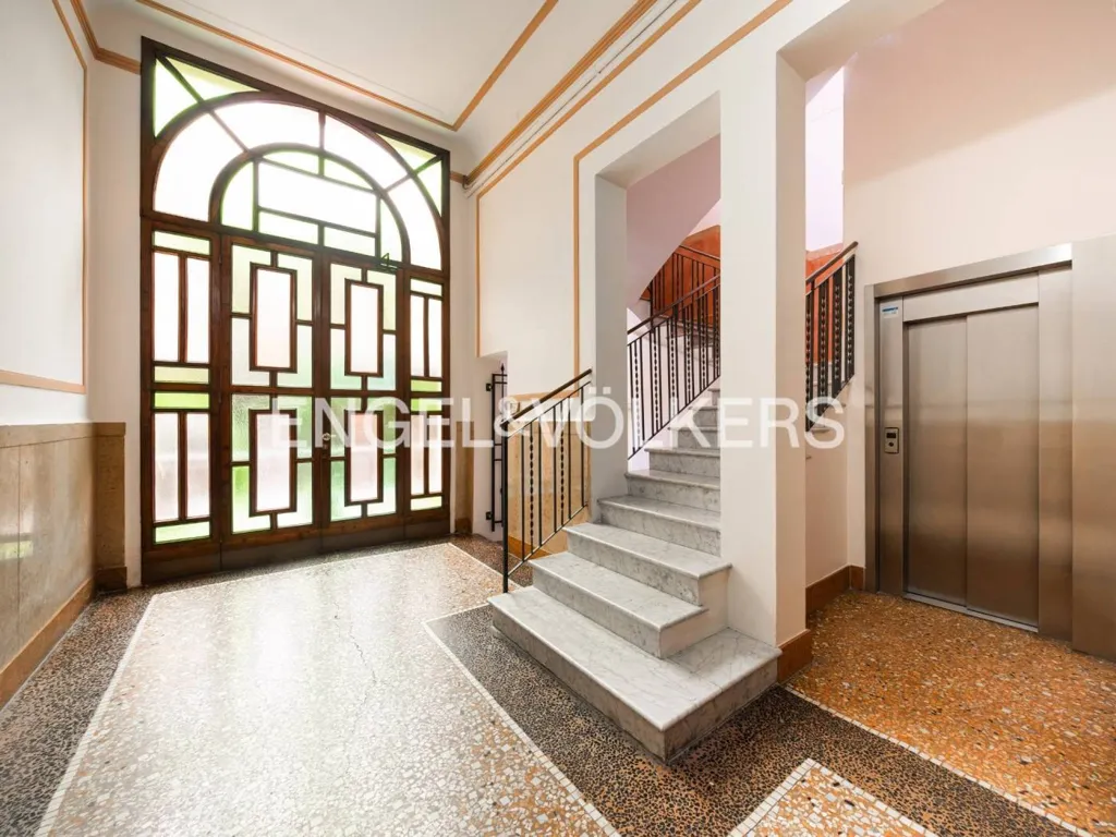 Entrée - Rustic Mansard with Terrace in Bologna