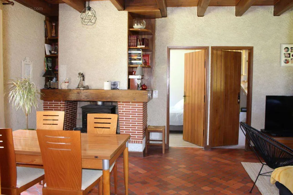 Salle à manger - Longère avec Grand Jardin à Lanobre