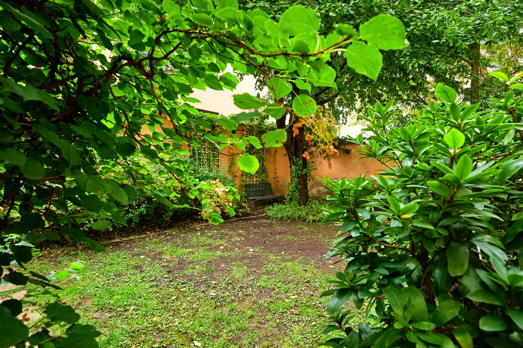 Giardino - Turn-of-the-Century Flat with Balcony in Södermalm