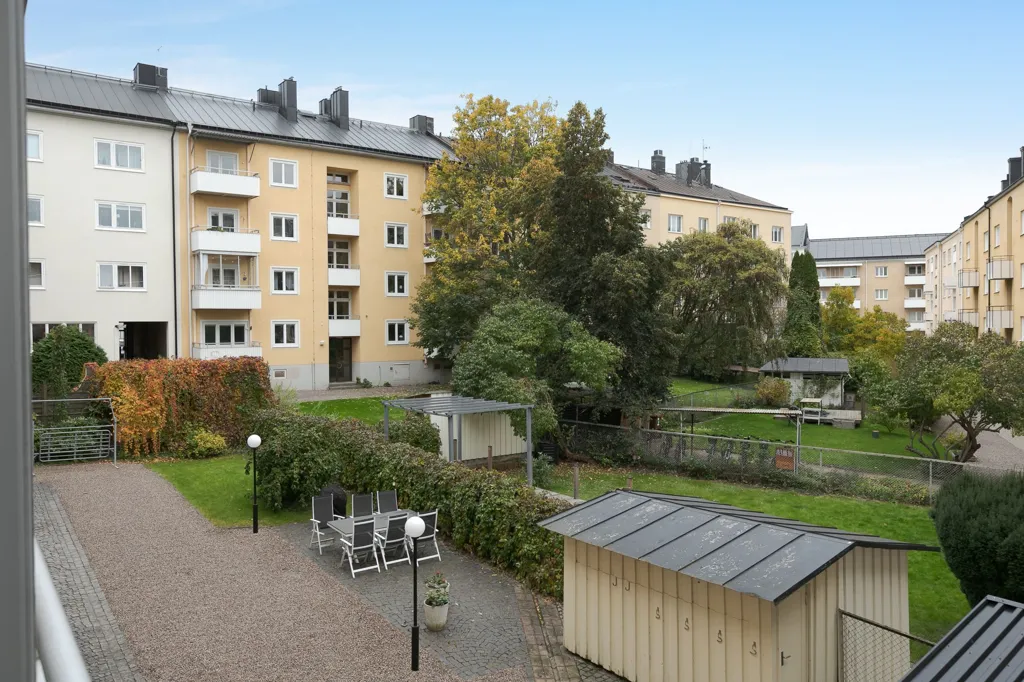 Garden - Art Deco Flat with Balcony in Central Norrköping