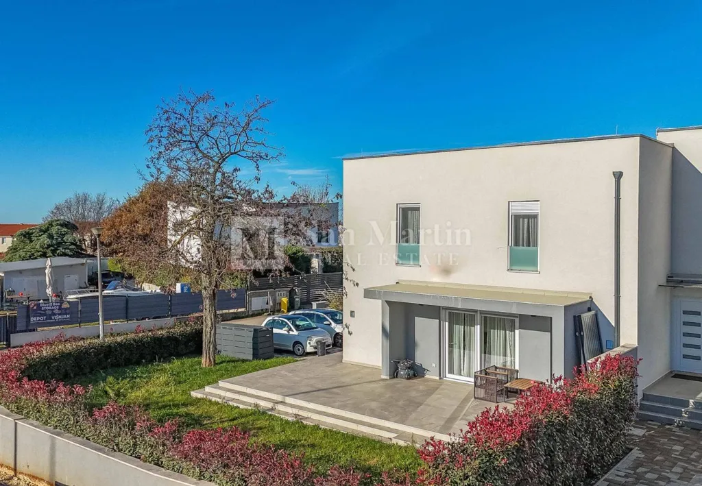 Välivaade - Modern House with Private Garden in Poreč Centre